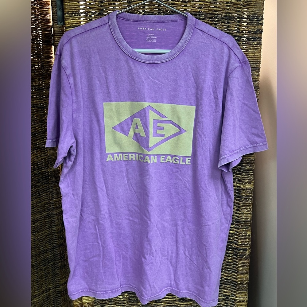 American Eagle-Purple‎ distressed T-shirt w/Fuzzy ink imprint, Size: Large